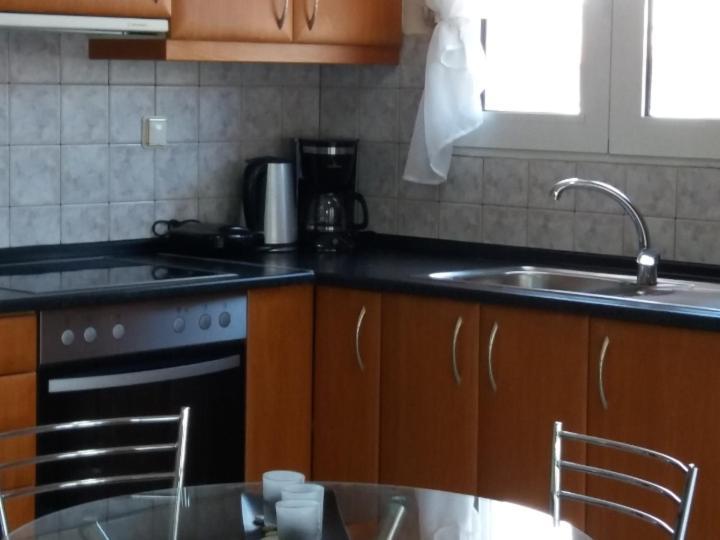 Elegant Apartment Near The Beach Néa Péramos Bagian luar foto
