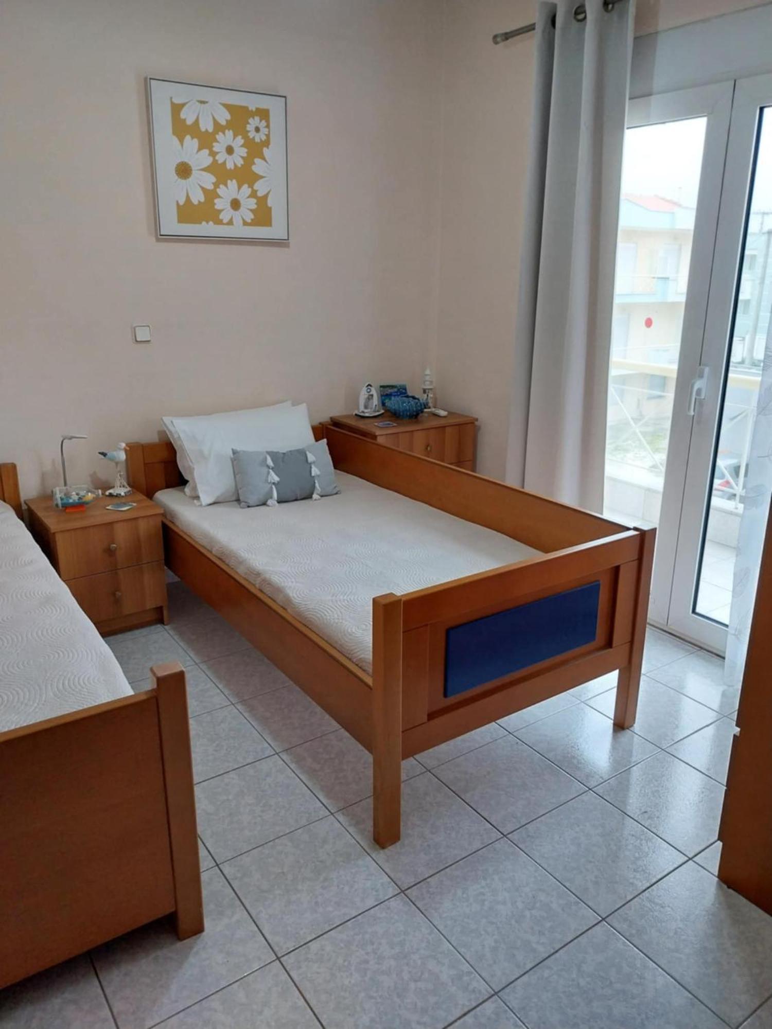 Elegant Apartment Near The Beach Néa Péramos Bagian luar foto