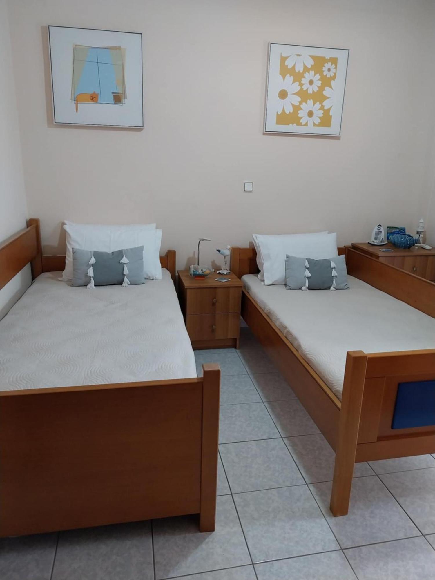 Elegant Apartment Near The Beach Néa Péramos Bagian luar foto