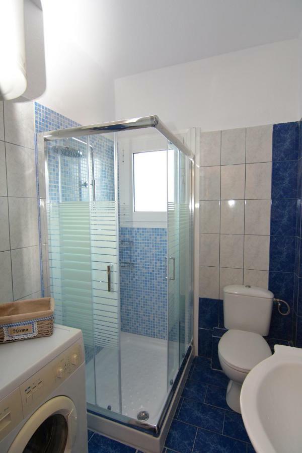Elegant Apartment Near The Beach Néa Péramos Bagian luar foto
