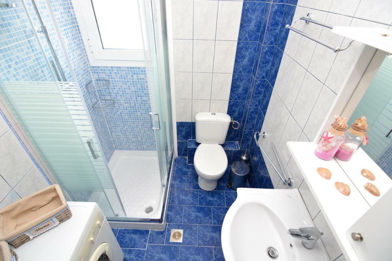 Elegant Apartment Near The Beach Néa Péramos Bagian luar foto