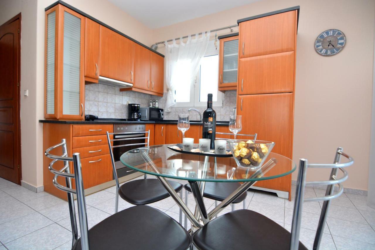 Elegant Apartment Near The Beach Néa Péramos Bagian luar foto