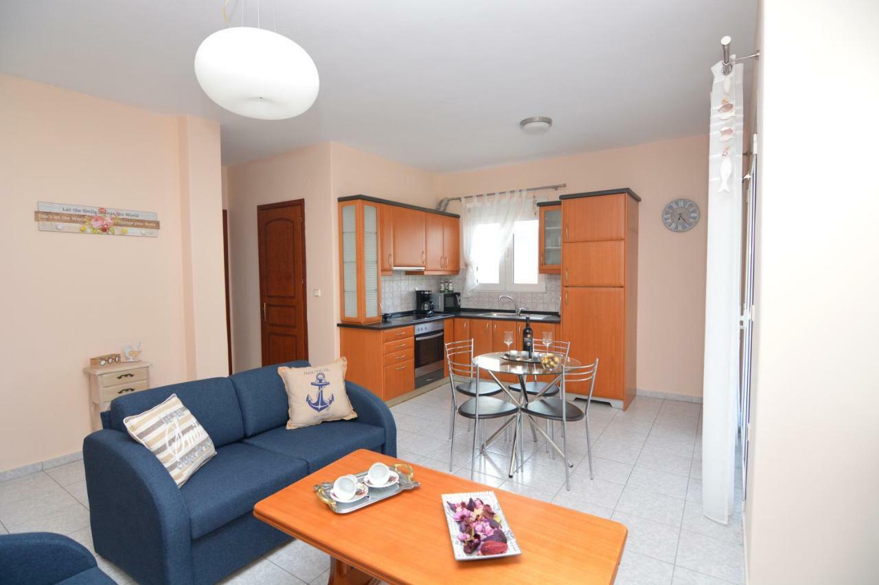 Elegant Apartment Near The Beach Néa Péramos Bagian luar foto