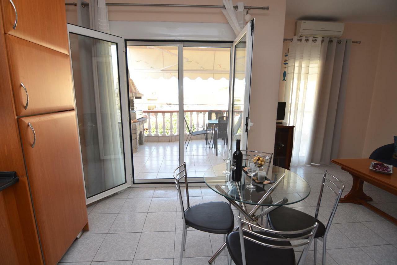 Elegant Apartment Near The Beach Néa Péramos Bagian luar foto